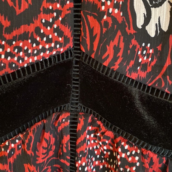 TED BAKER LONDON Alexxei Ladder Trim red floral Blouse size 4 - Picture 7 of 15